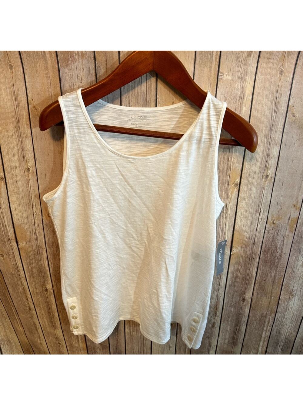 Chicos size 1 (women’s medium) tank top with button accent  nwt